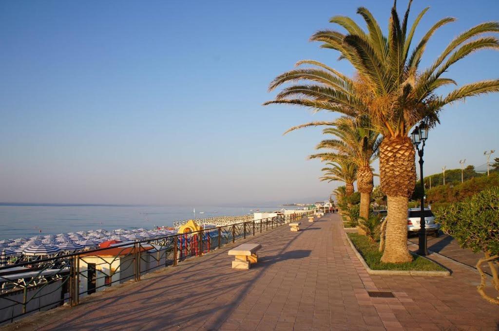 Monolocale Deluxe A 2,7 Km Dal Mare Per 2 Persone Apartment Siderno Exterior foto